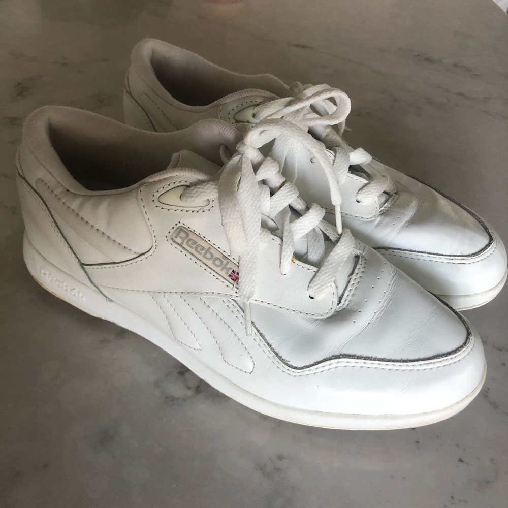 Vintage 1990’s White Reebok Sneakers | Size 9